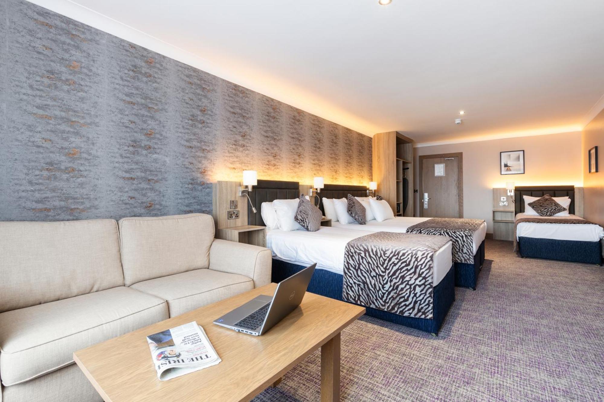 Rochestown Lodge Hotel Dun Laoghaire Exterior foto