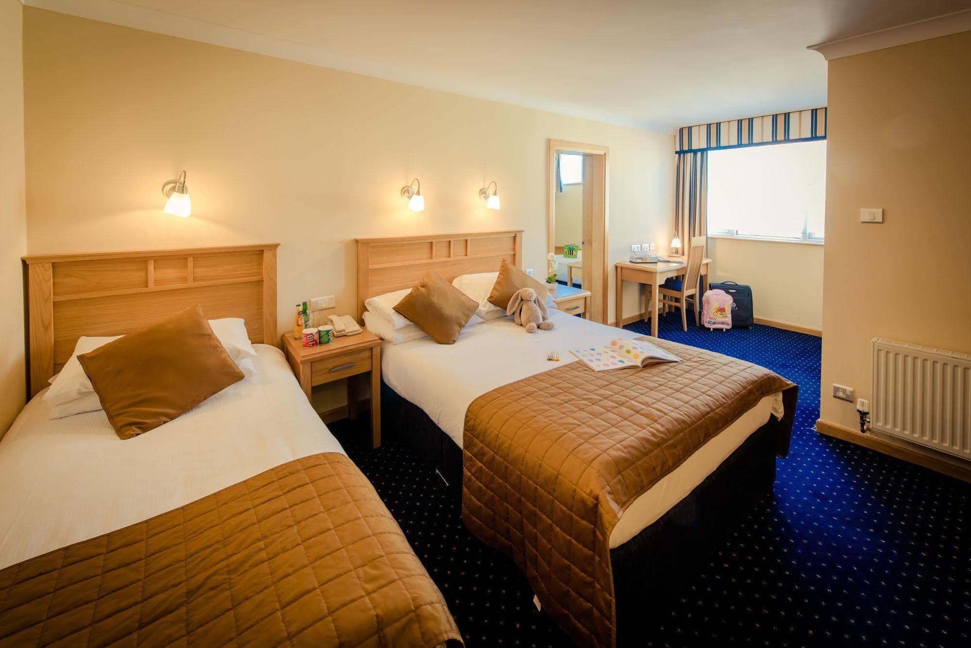 Rochestown Lodge Hotel Dun Laoghaire Exterior foto